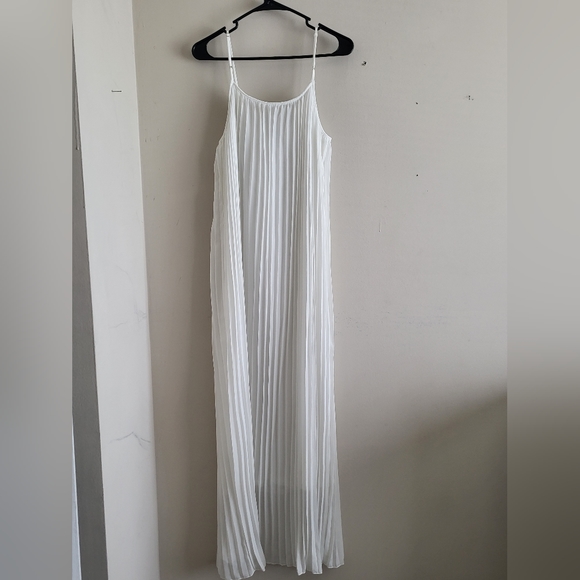 LONG Pleated Dress - Picture 7 of 9